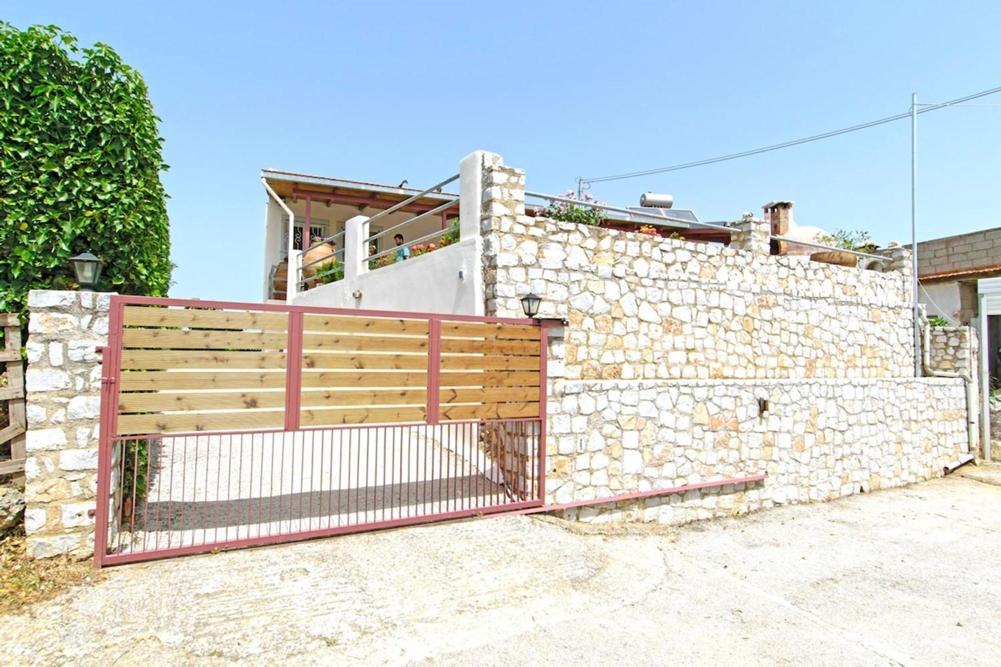 Aoria Traditional House With Stuning Mountain View Loulos Екстериор снимка