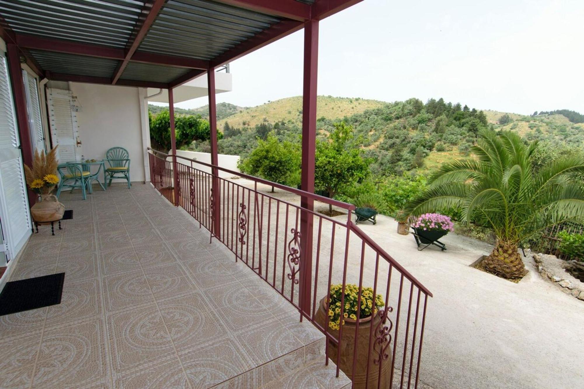 Aoria Traditional House With Stuning Mountain View Loulos Екстериор снимка